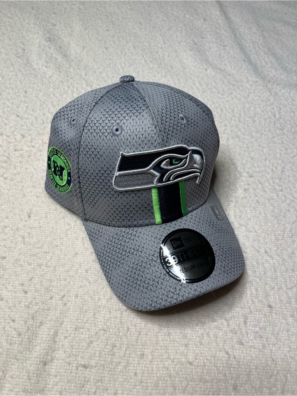 NWT New Era 39Thirty NFL Seattle Seahawks 2024 Sideline Gray Hat Cap Men’s M/L